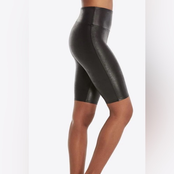 NWOT SPANX FAUX LEATHER BIKE SHORTS - Picture 2 of 4